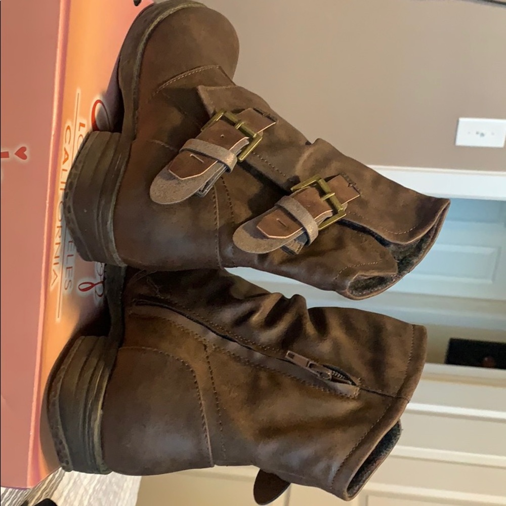 Shoes - Picture 2 of 2